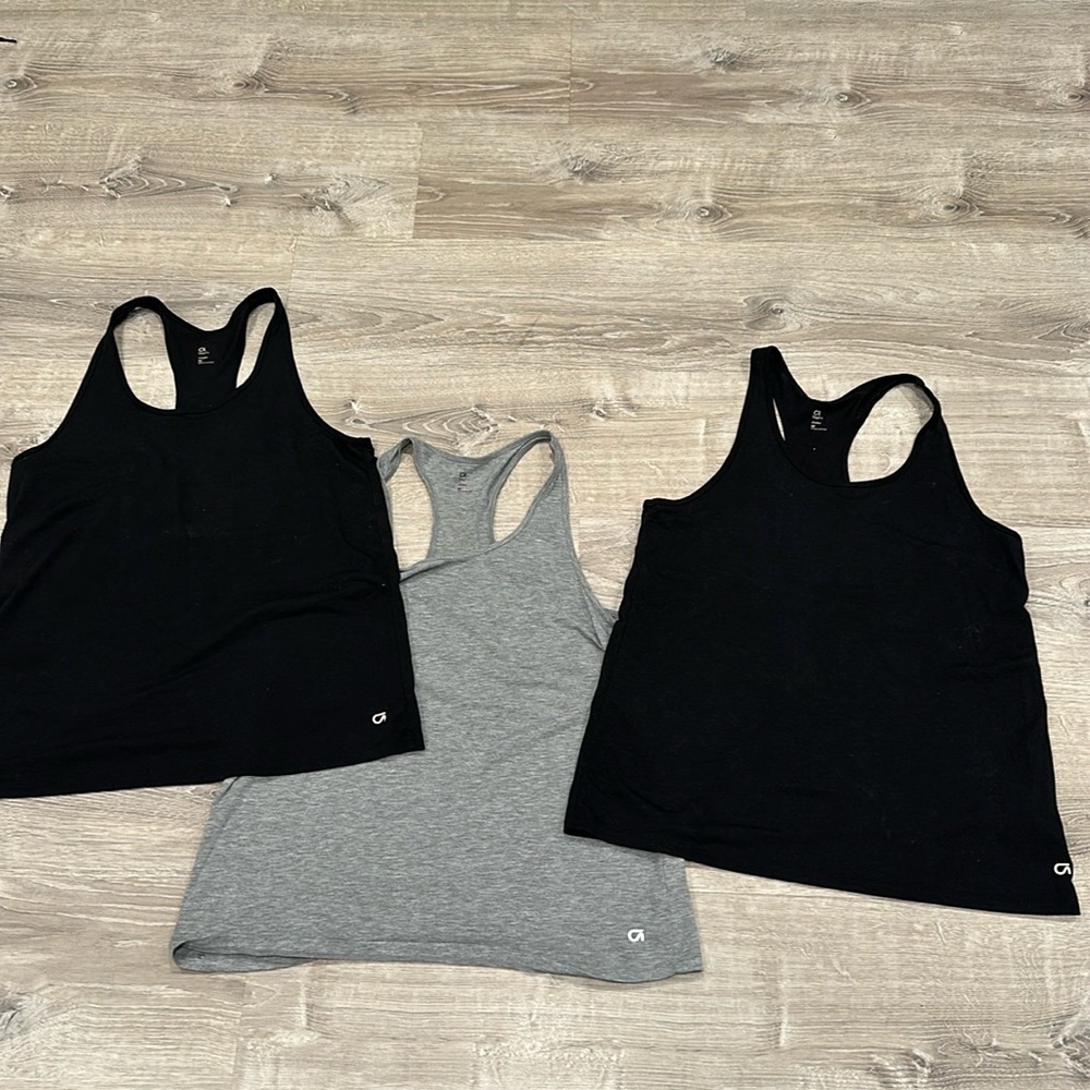Gap Fit Tanks Size Medium
